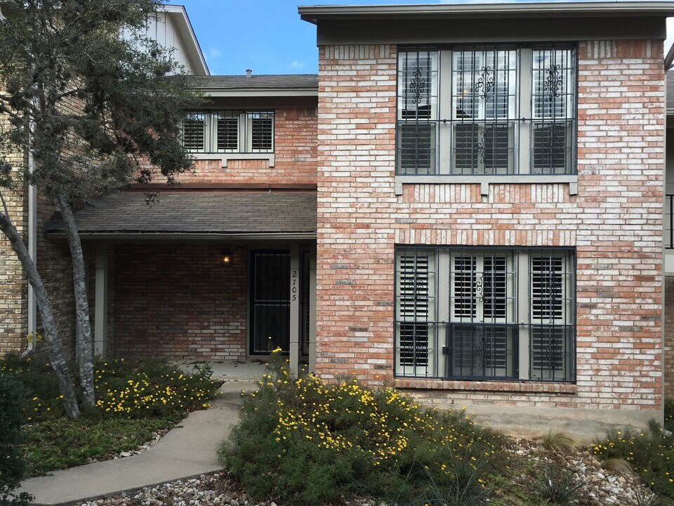 2105 Morley Dr in Austin, TX - Building Photo