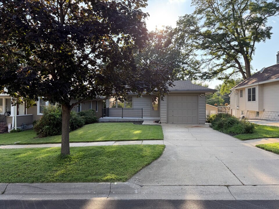 2020 N 61st St in Omaha, NE - Building Photo