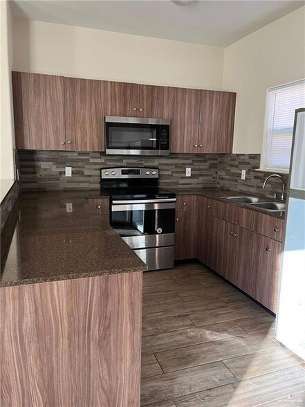 4001 Hawthorne Ave, Unit 2 in Edinburg, TX - Building Photo - Building Photo