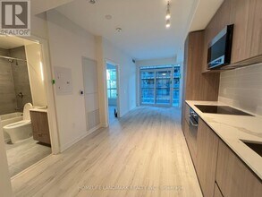 120 Broadway Ave in Toronto, ON - Building Photo - Building Photo