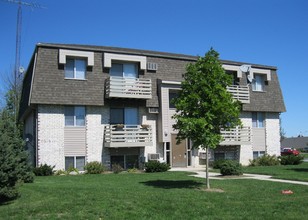 2160 Rockspring Rd in Toledo, OH - Building Photo - Building Photo