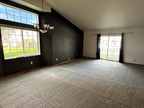 3955 Olympic Blvd in Billings, MT - Building Photo - Building Photo