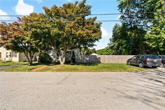 81 Easton Ave in Warwick, RI - Building Photo - Building Photo