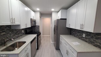 1916 Wilson Ln in McLean, VA - Building Photo