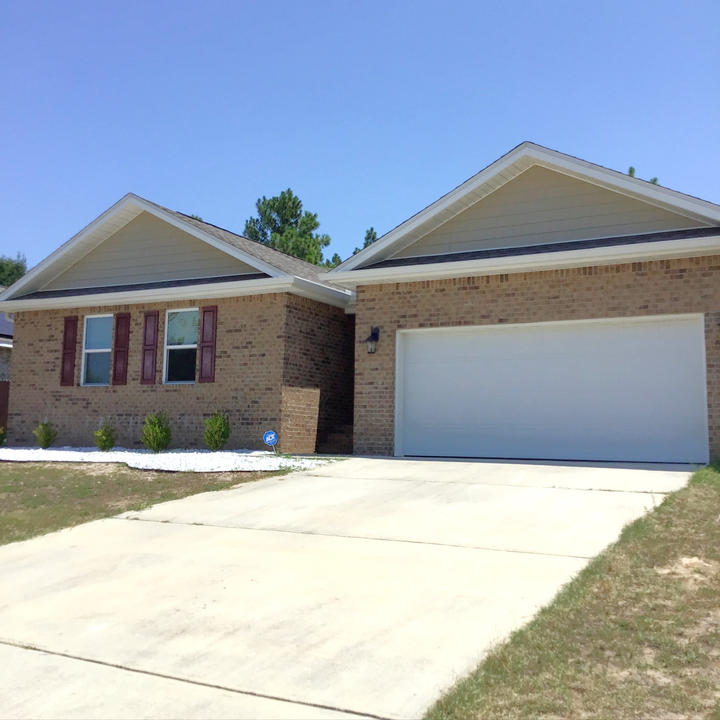 4650 Red Oak Dr in Milton, FL - Building Photo