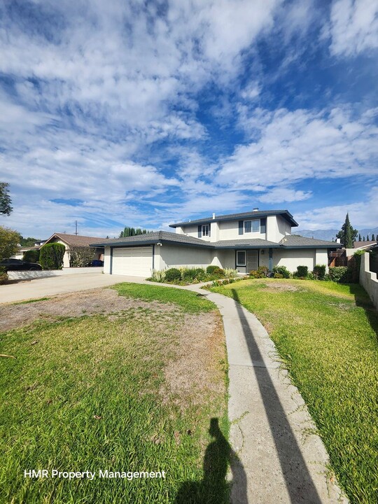 1933 E Hawthorne Ct in Ontario, CA - Building Photo