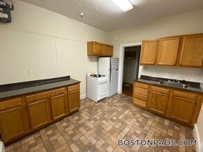 1820 Commonwealth Ave in Boston, MA - Building Photo - Building Photo