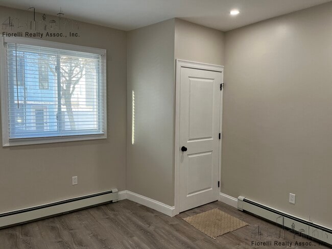 97 Cottage St, Unit 1 in Boston, MA - Building Photo - Building Photo