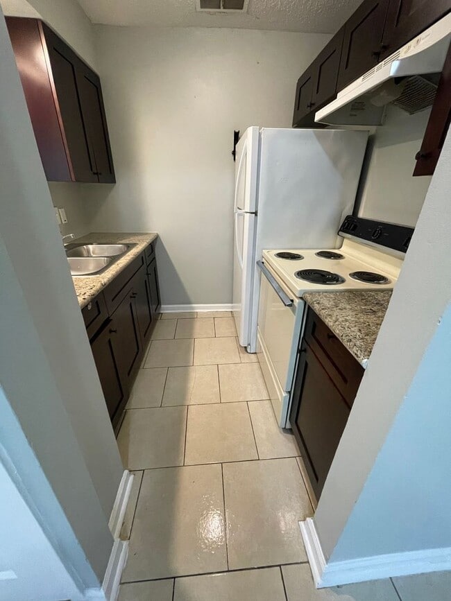 644 N Donmoor Ave in Baton Rouge, LA - Building Photo - Building Photo