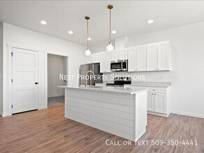 13436 Rd 4 NE-Unit -B in Moses Lake, WA - Foto de edificio - Building Photo