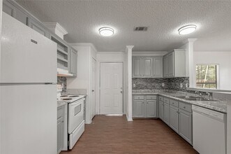 144 Varsity Drive in Huntsville, TX - Building Photo - Building Photo