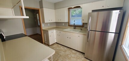 2803 Seely Ave SE in Cedar Rapids, IA - Building Photo - Building Photo