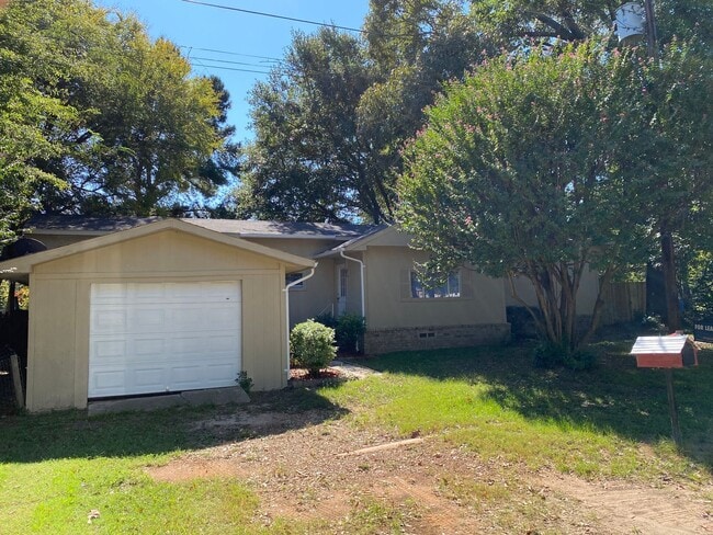 property at 16584 Lakeway Cir