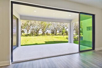 14671 Horse Trot Rd in Lithia, FL - Building Photo - Building Photo