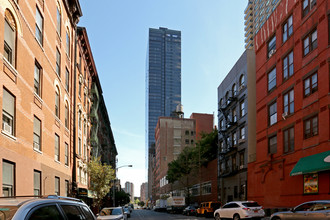 One East River Place in New York, NY - Building Photo - Building Photo