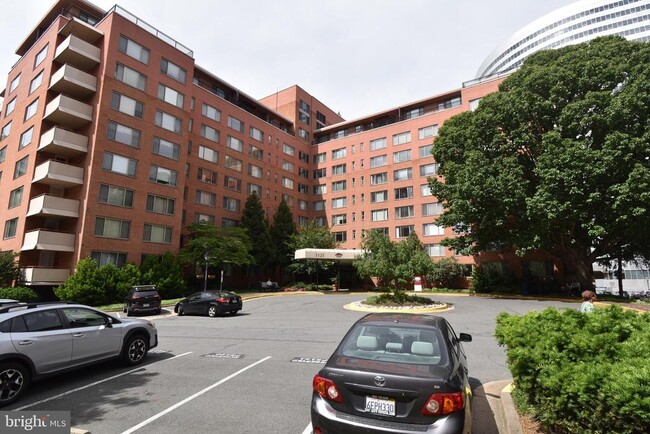 property at 1121 Arlington Blvd