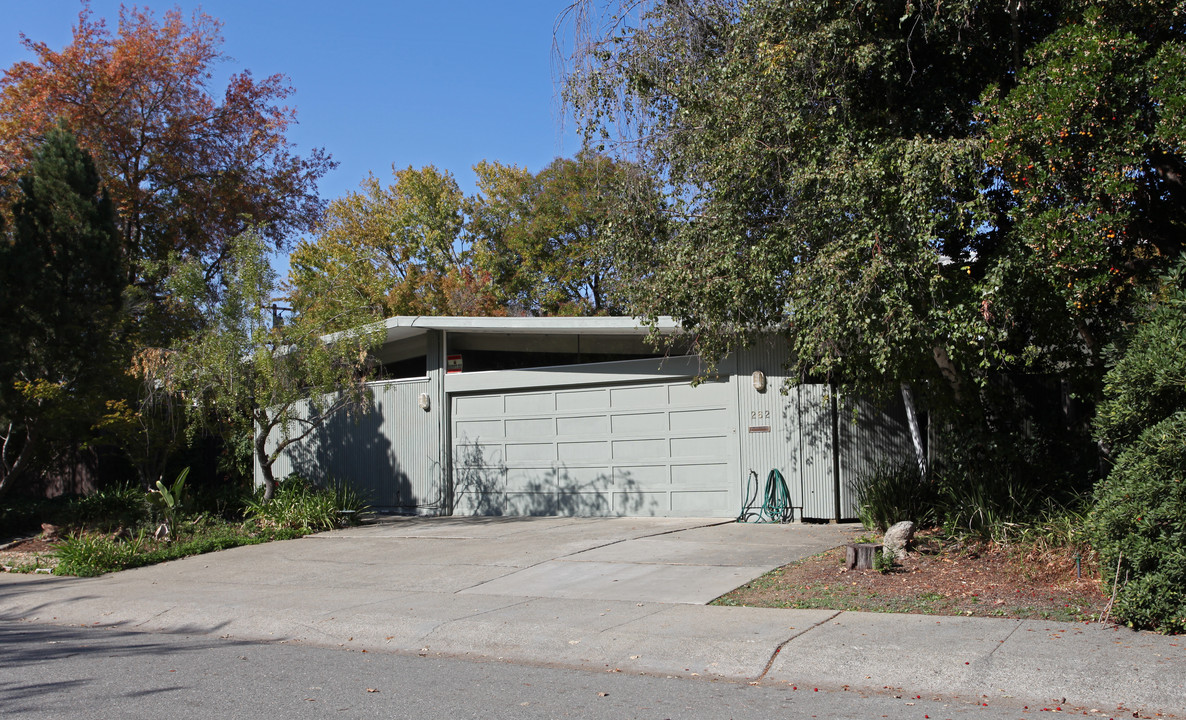 262 Los Banos Ave in Walnut Creek, CA - Building Photo