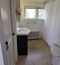 161 N Clinton St, Unit 2nd floor in Doylestown, PA - Building Photo - Building Photo