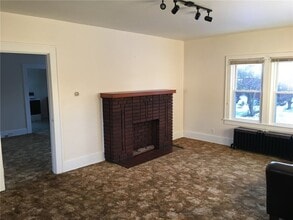 1511 5th Ave, Unit Rear in Beaver Falls, PA - Building Photo - Building Photo