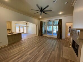 203 Metairie Ct in Lafayette, LA - Foto de edificio - Building Photo