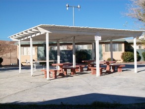 Garden View Apartments in Barstow, CA - Foto de edificio - Building Photo