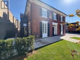 13 Thomas St in Mississauga, ON - Building Photo