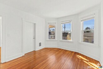 44 Churchill St in Fairfield, CT - Building Photo - Building Photo