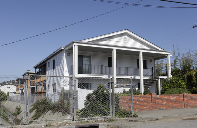 Colonial Manor Apartments in Castro Valley, CA - Building Photo - Building Photo