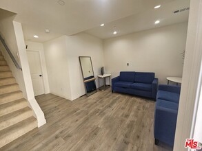 868 N Edgemont St in Los Angeles, CA - Building Photo - Building Photo