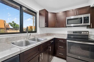 1451 NW 92nd Ave in Pembroke Pines, FL - Building Photo - Building Photo