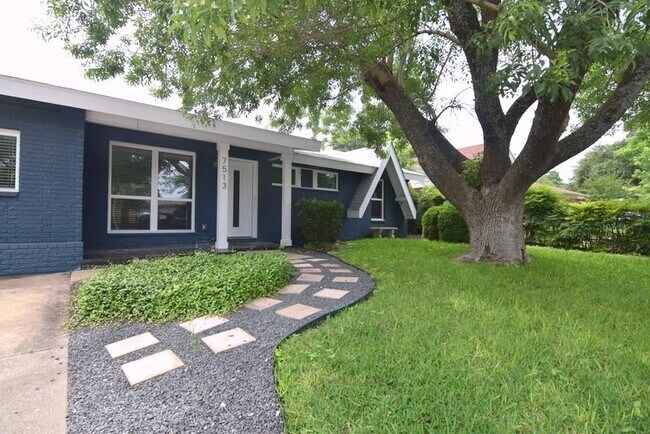 7513 Carriage Dr in Austin, TX - Building Photo - Building Photo