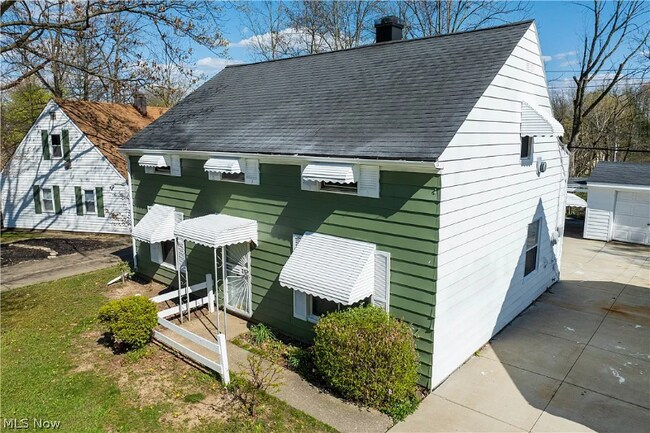 19802 Meadowlark Ln in Warrensville Heights, OH - Building Photo - Building Photo