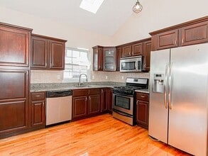 80 Roosevelt Ave, Unit 2 in Jersey City, NJ - Building Photo - Building Photo