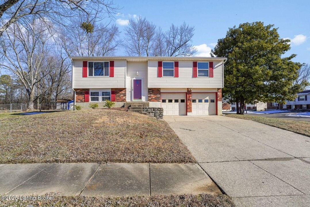 6815 Jumper Ct in Louisville, KY - Building Photo