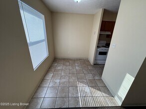 901 Colonial Park Dr in Jeffersonville, IN - Building Photo - Building Photo