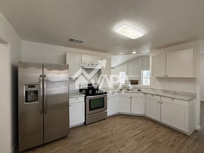 1211 Tinson in San Antonio, TX - Building Photo - Building Photo