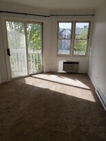 1345 Cunat Ct, Unit 3A in Lake In The Hills, IL - Building Photo