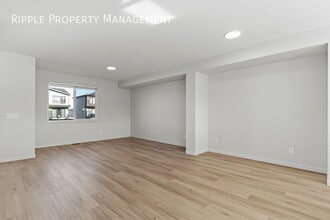 65 Westwind Dr in Spruce Grove, AB - Building Photo - Building Photo