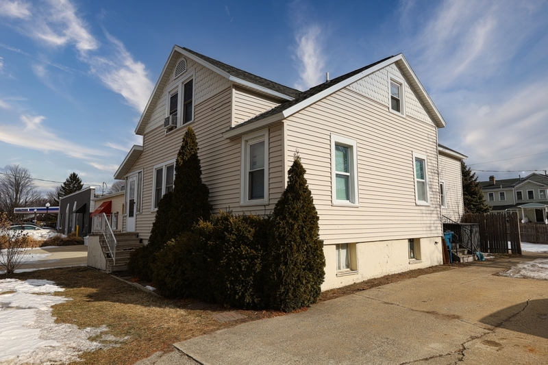 108 S Park St in Spring Lake, MI - Building Photo