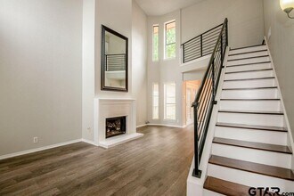 5811 Hollytree Dr in Tyler, TX - Building Photo - Building Photo