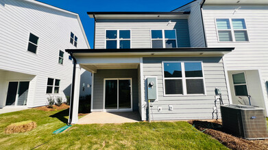Room in Townhome on Munsing Dr in Charlotte, NC - Building Photo - Building Photo