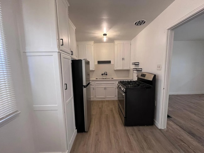 5279 E The Toledo in Long Beach, CA - Building Photo - Building Photo