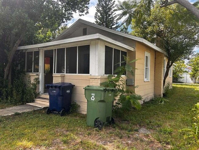 8218 N Klondyke St in Tampa, FL - Building Photo - Building Photo