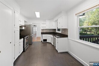 947 E Glen Ave in Ridgewood, NJ - Building Photo - Building Photo