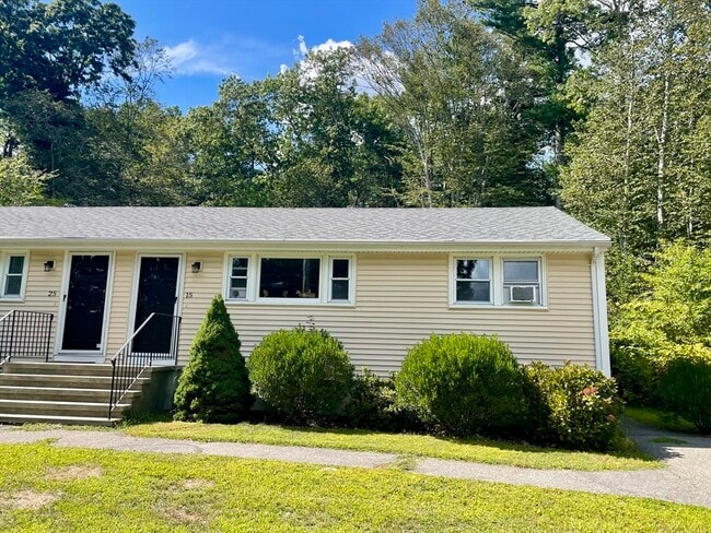 15 Conant St in Bridgewater, MA - Building Photo - Building Photo