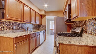 66 Chestnut Way in Englishtown, NJ - Building Photo - Building Photo