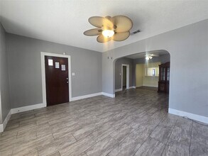 3828 Ave S in Galveston, TX - Building Photo - Building Photo