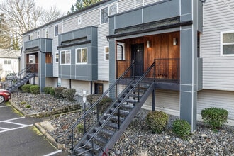 River Lofts Apartments in Tualatin, OR - Building Photo - Building Photo