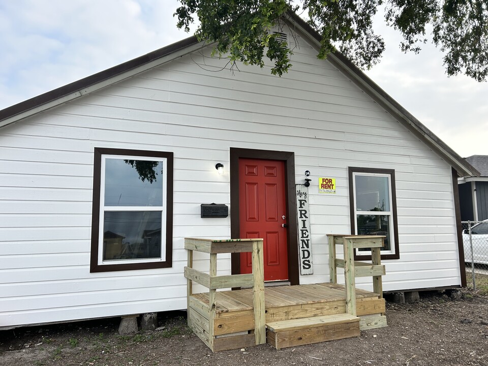 830 Benavides St in Robstown, TX - Foto de edificio