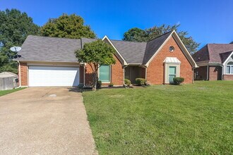 6770 Lake Point Cir in Memphis, TN - Building Photo - Building Photo